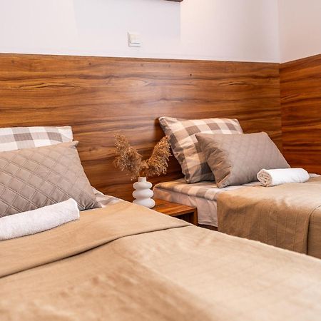 Max Apartamenty - Pokoje - Domki - Restauracja - Basen Миелно Екстериор снимка