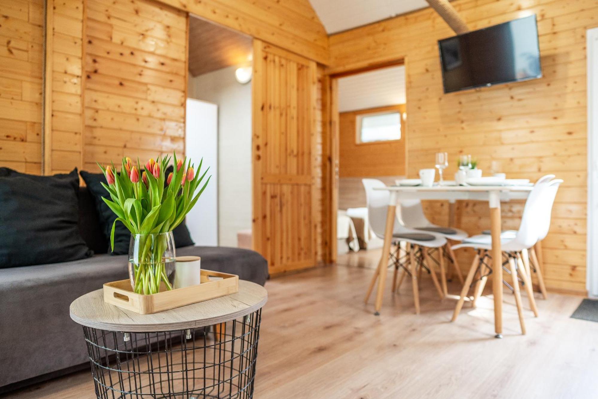 Max Apartamenty - Pokoje - Domki - Restauracja - Basen Миелно Екстериор снимка