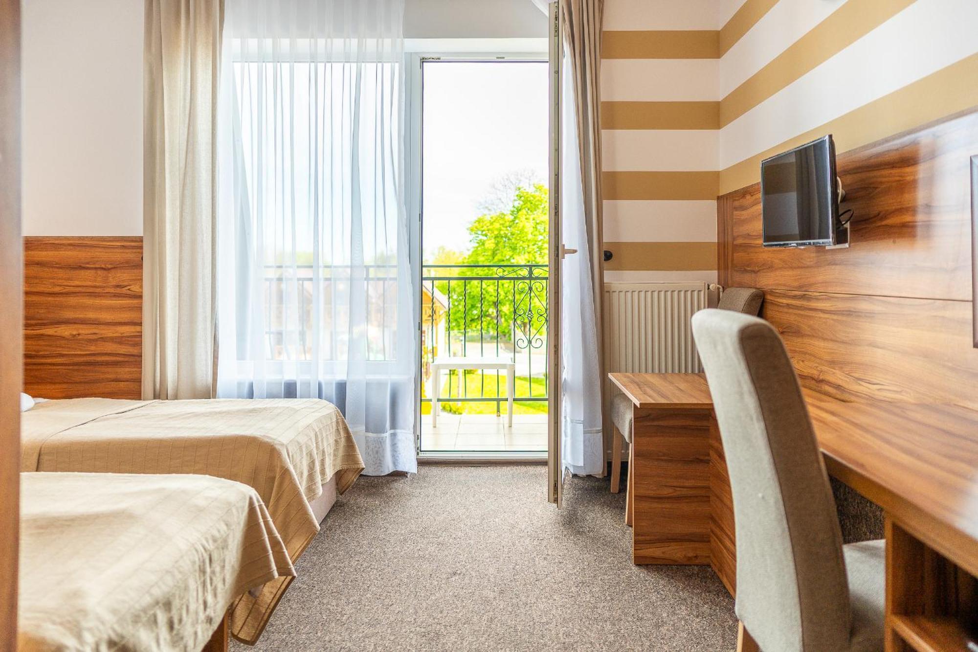 Max Apartamenty - Pokoje - Domki - Restauracja - Basen Миелно Екстериор снимка