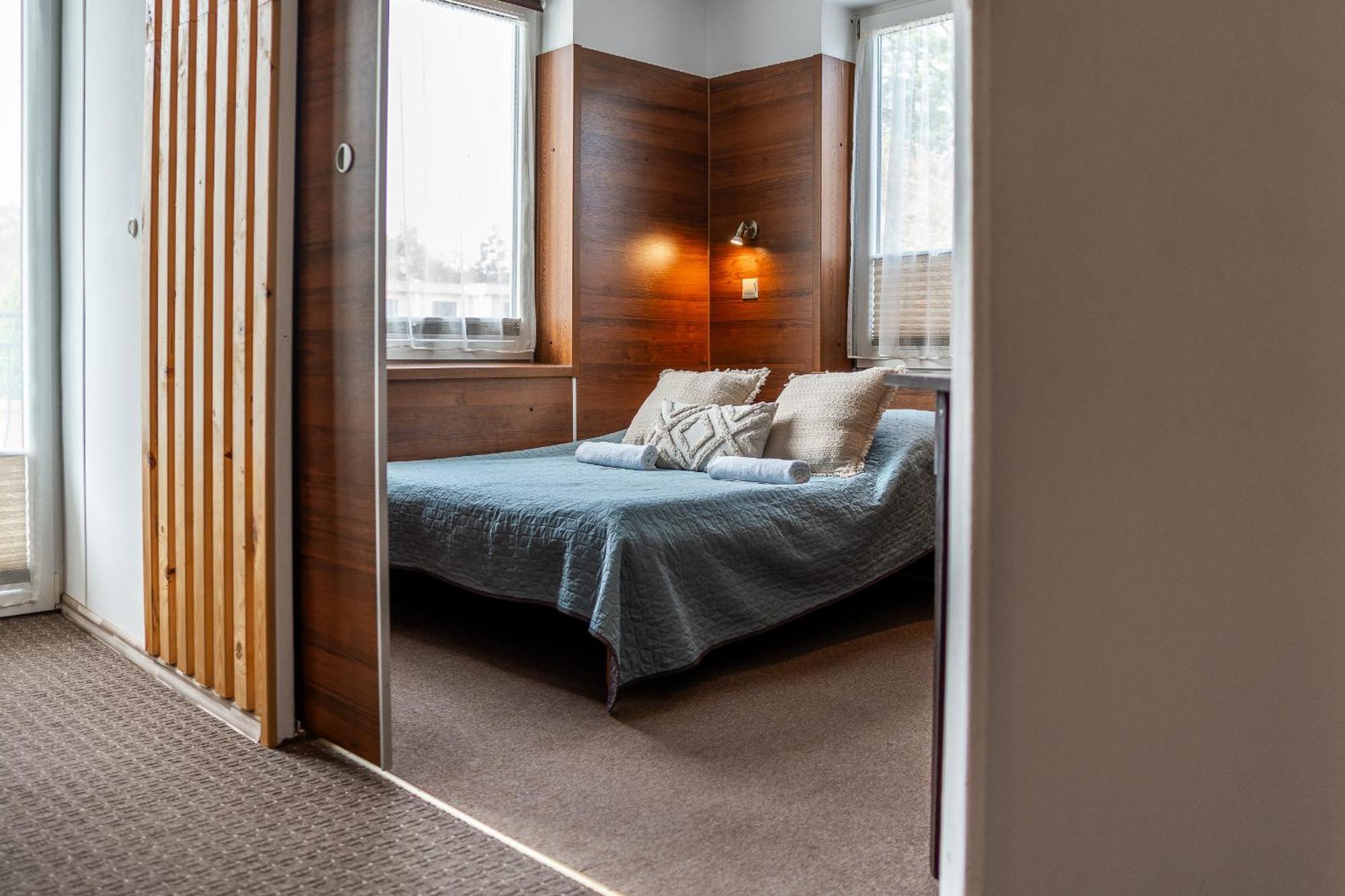 Max Apartamenty - Pokoje - Domki - Restauracja - Basen Миелно Екстериор снимка