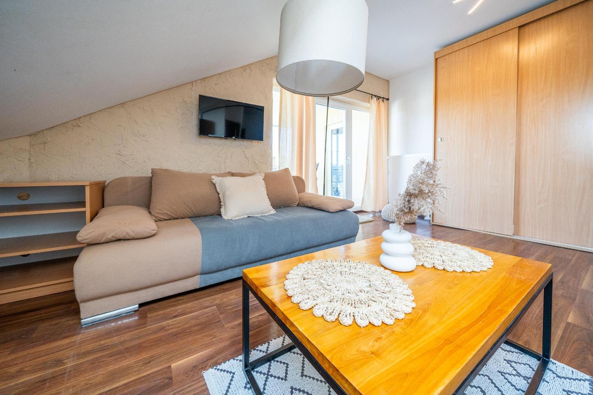 Max Apartamenty - Pokoje - Domki - Restauracja - Basen Миелно Екстериор снимка