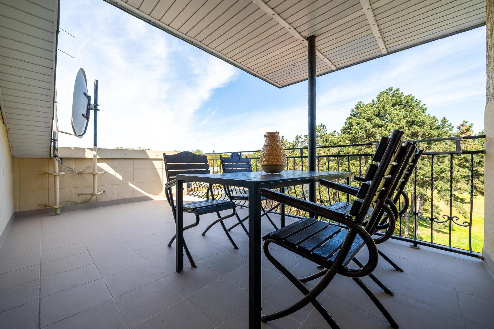Max Apartamenty - Pokoje - Domki - Restauracja - Basen Миелно Екстериор снимка