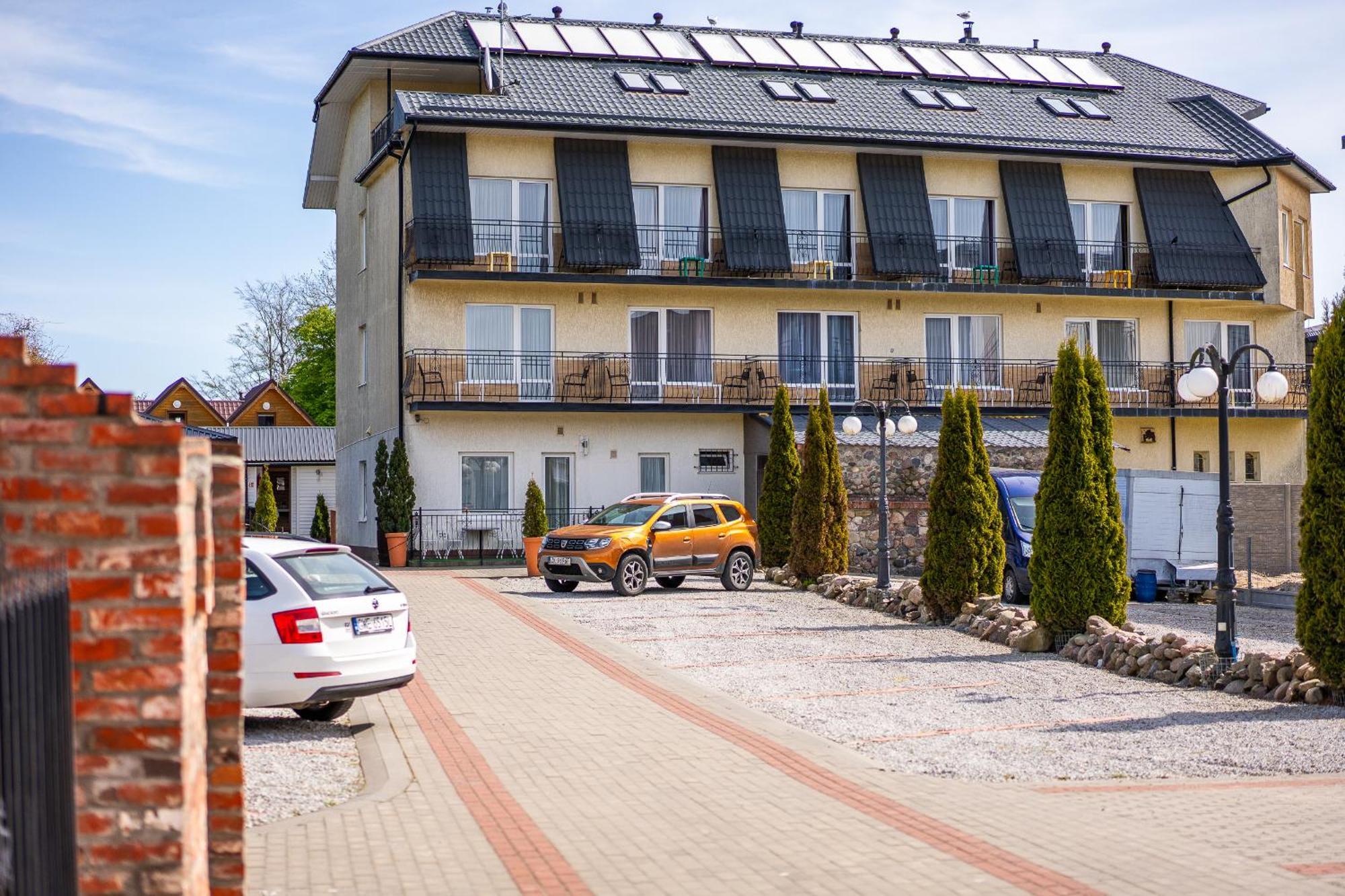 Max Apartamenty - Pokoje - Domki - Restauracja - Basen Миелно Екстериор снимка