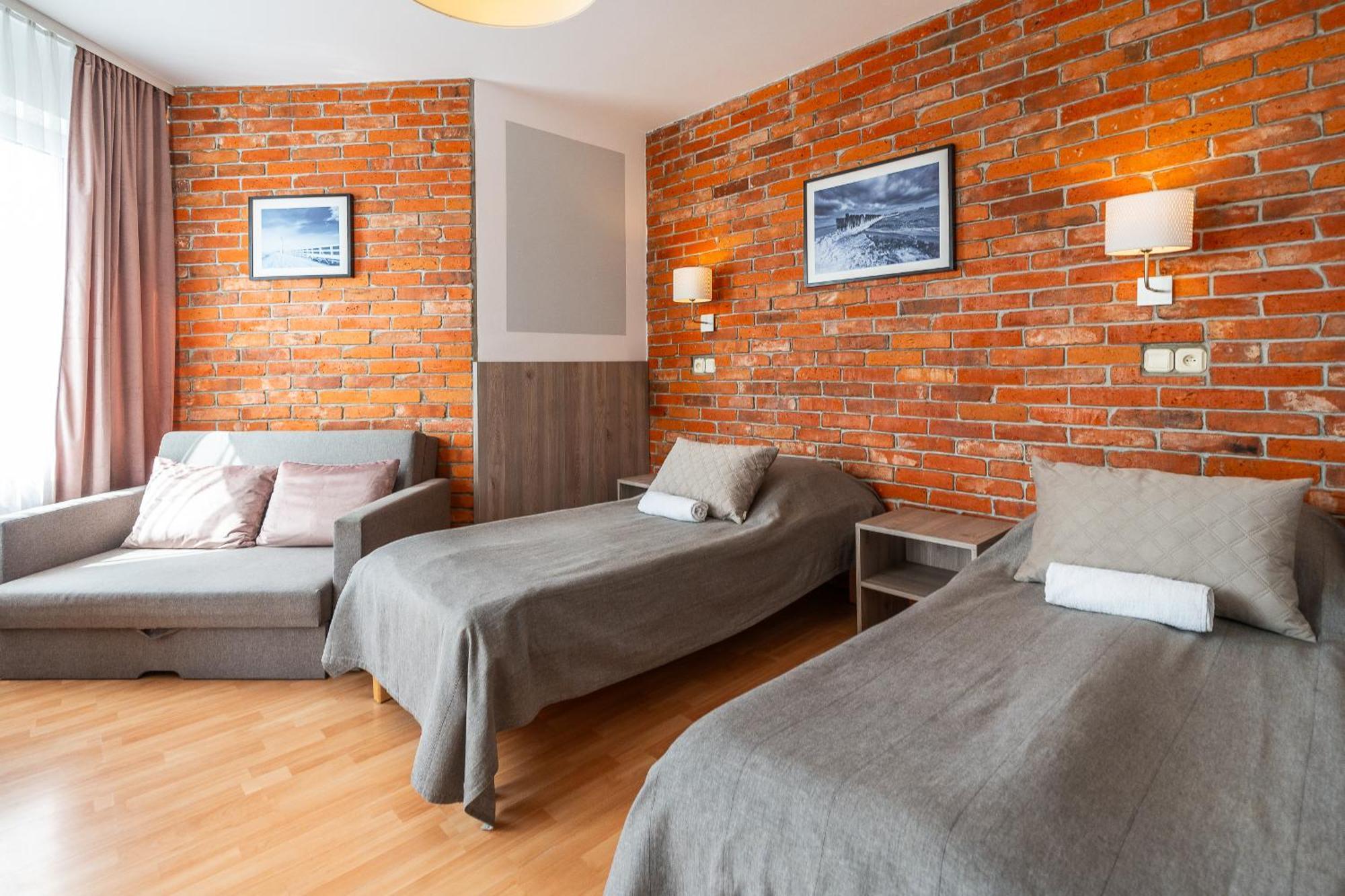 Max Apartamenty - Pokoje - Domki - Restauracja - Basen Миелно Екстериор снимка