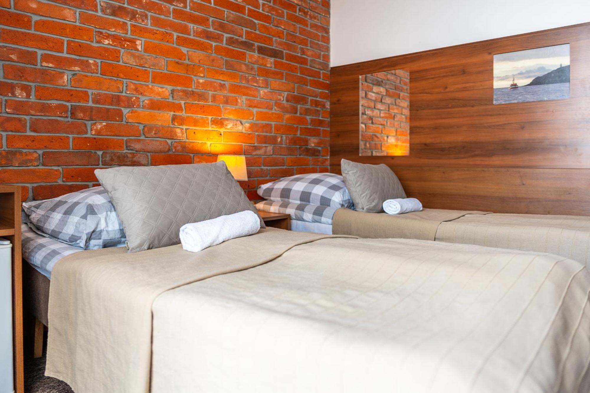 Max Apartamenty - Pokoje - Domki - Restauracja - Basen Миелно Екстериор снимка