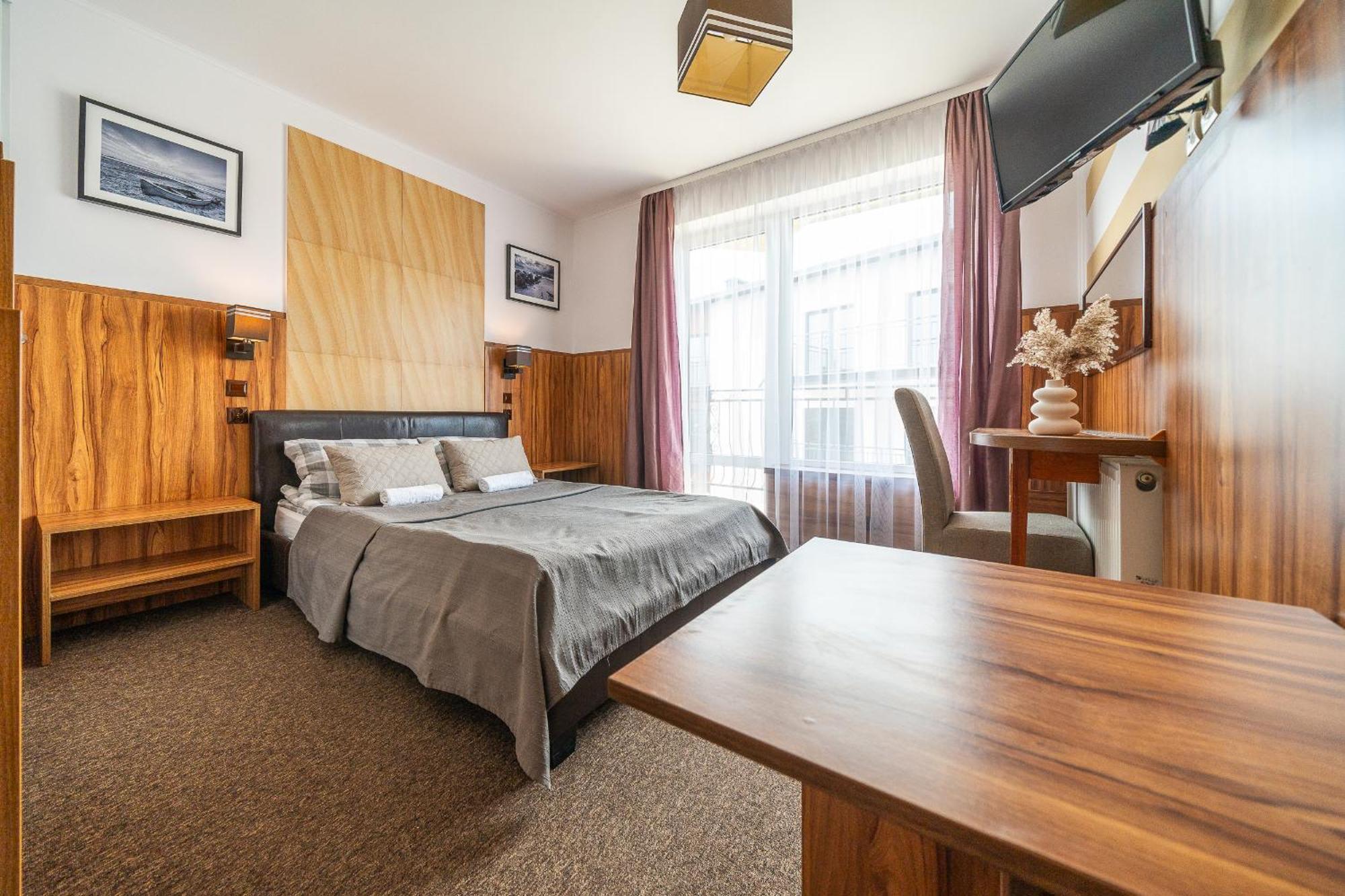 Max Apartamenty - Pokoje - Domki - Restauracja - Basen Миелно Екстериор снимка